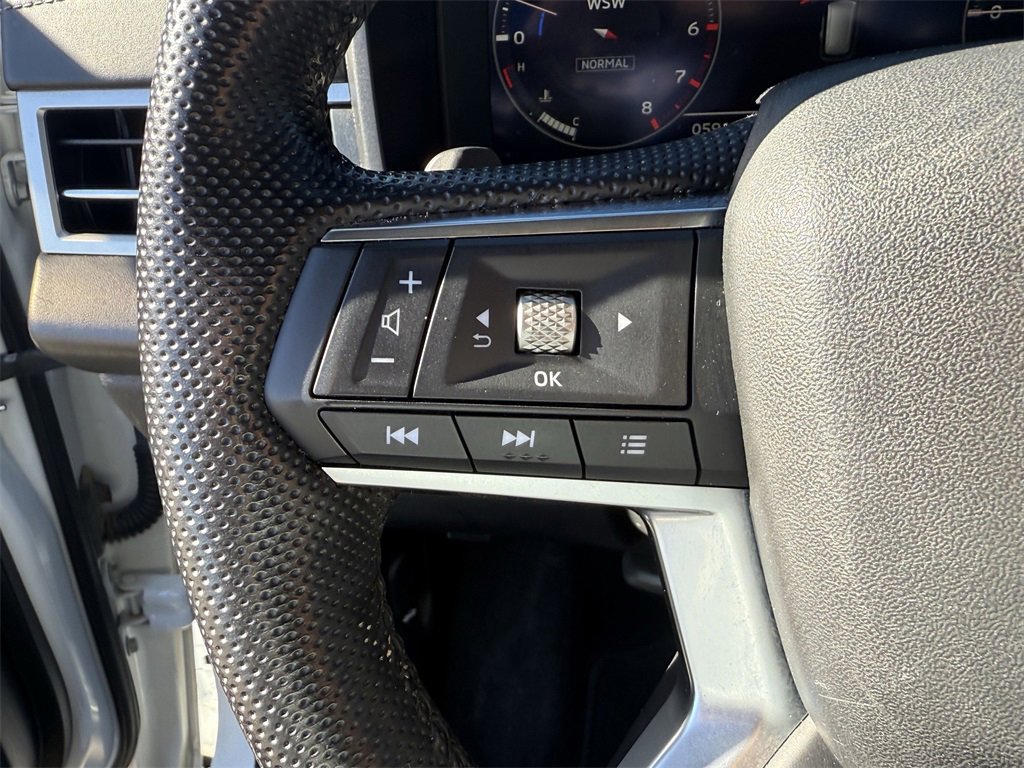 Used 2023 Mitsubishi Outlander SE image 17