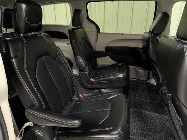 Used 2024 Chrysler Pacifica Touring-L w/ Road Tripper Package image 27