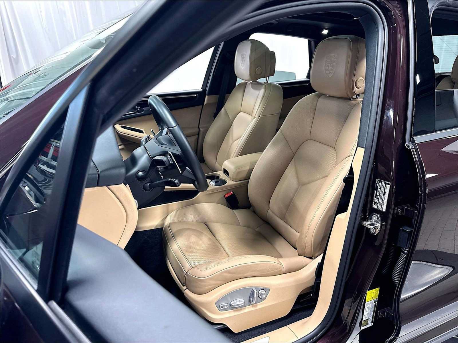 Used 2026 Porsche Macan AWD/4WD image 7