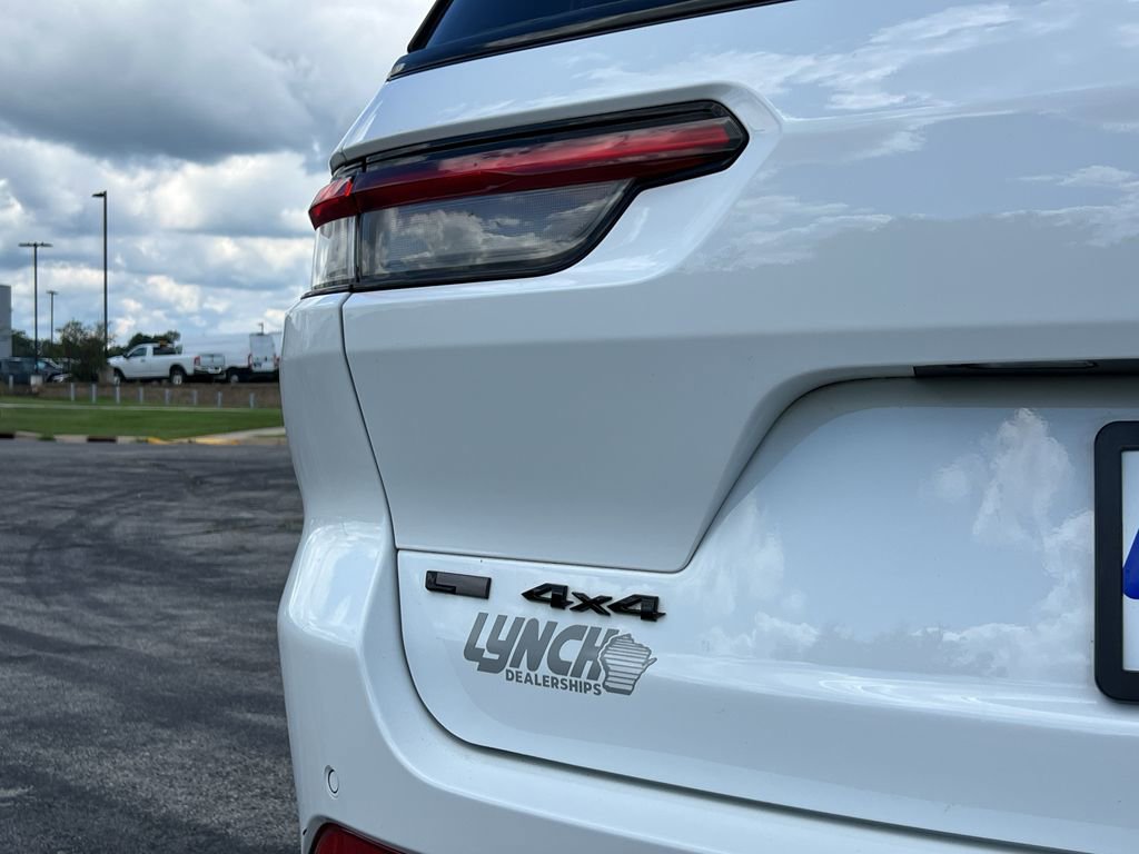Used 2023 Jeep Grand Cherokee L Laredo image 10