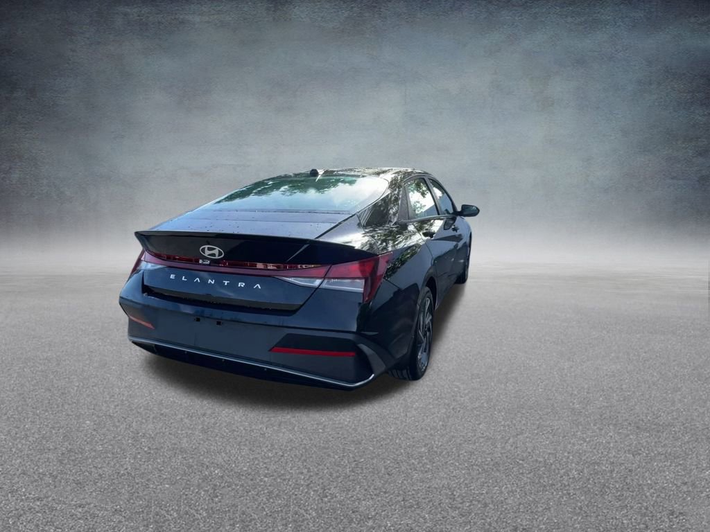 Used 2025 Hyundai Elantra Sport image 21