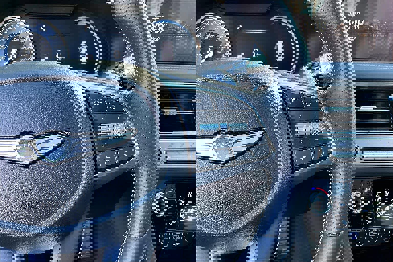 Used 2025 Genesis G70 3.3T Advanced image 25