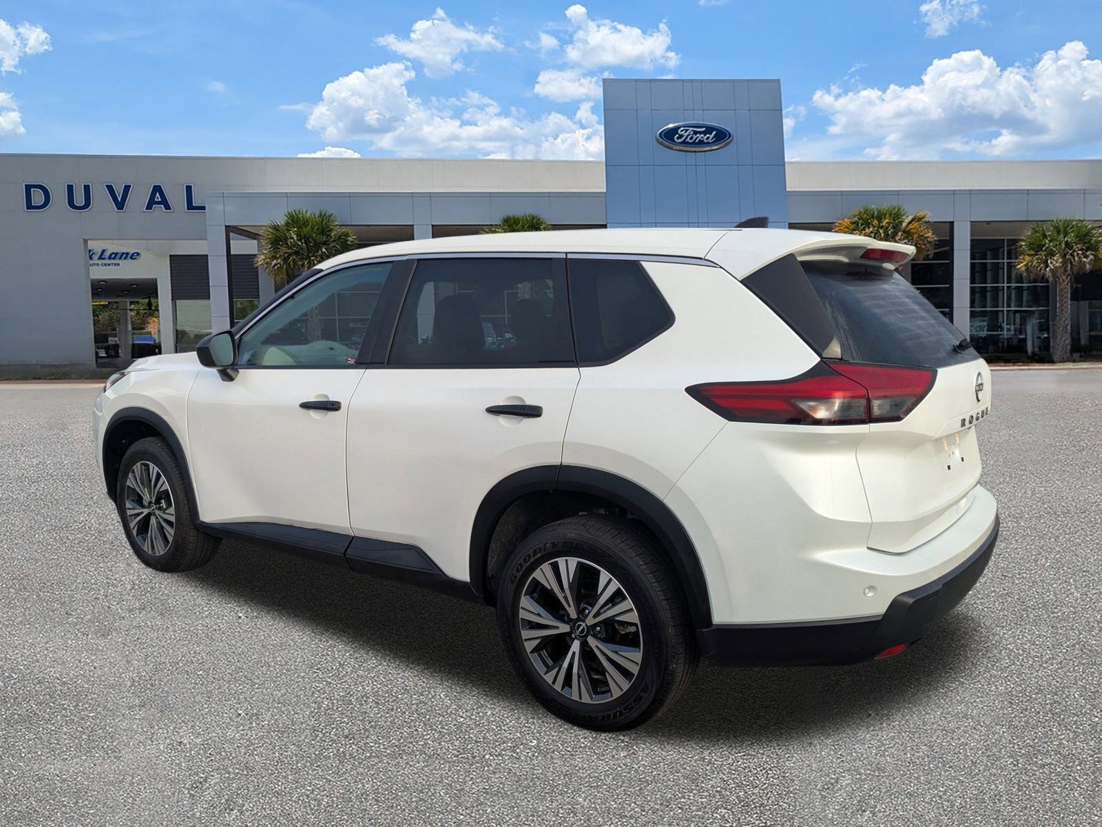 Used 2025 Nissan Rogue S image 6