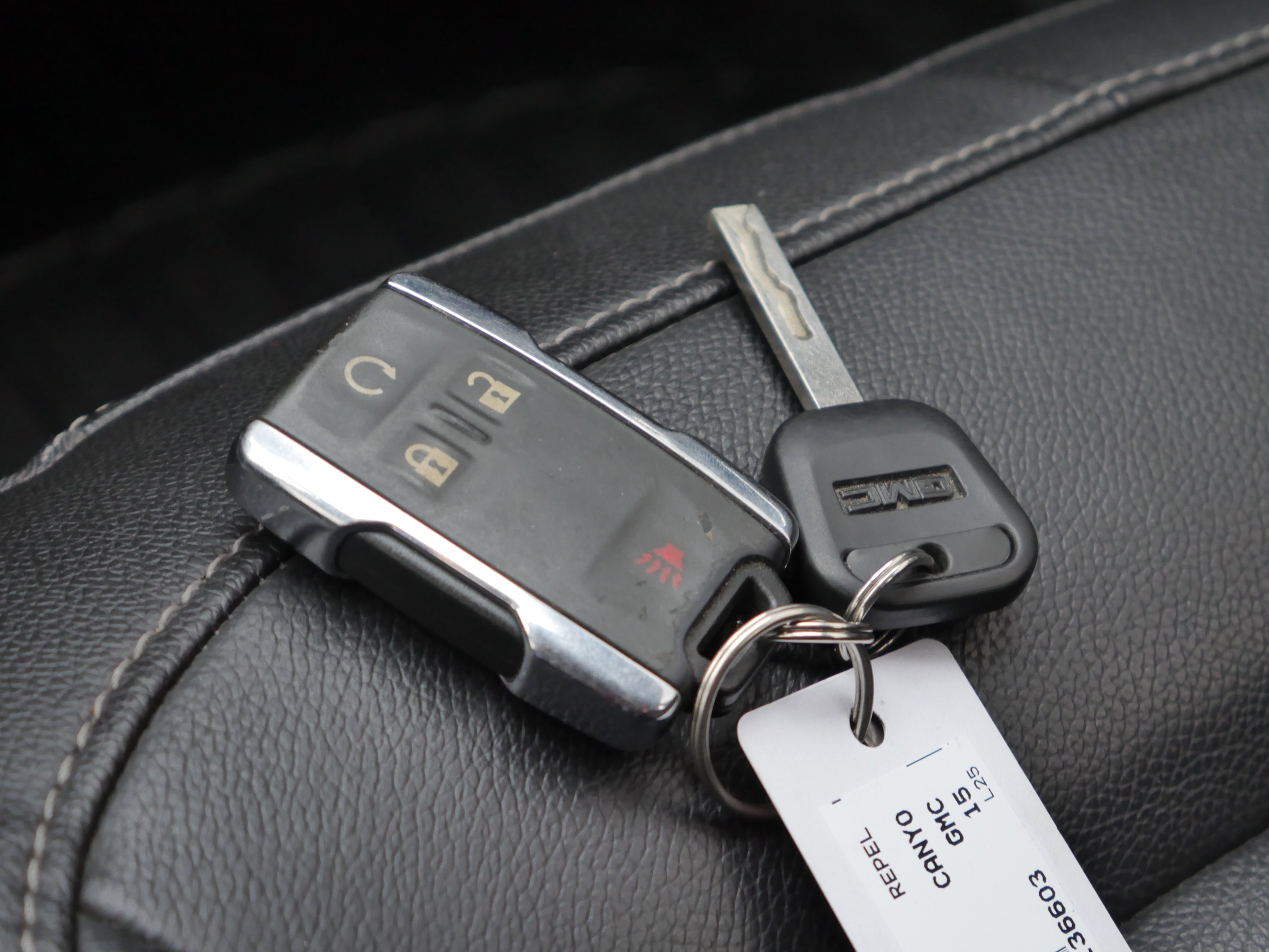 Used 2015 GMC Canyon SLT image 34