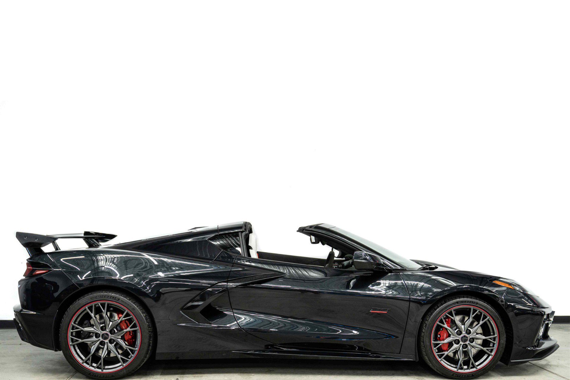 Used 2023 Chevrolet Corvette Stingray Premium Cpe w/ Z51 Performance Package RWD image 2