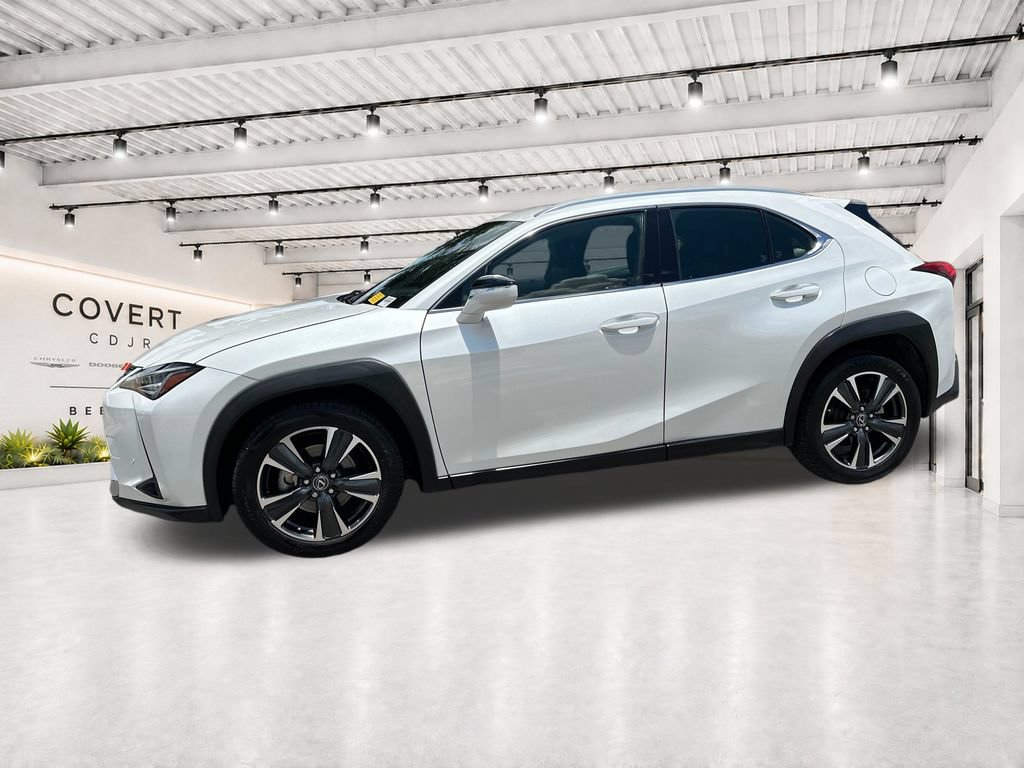 Used 2021 Lexus UX 200 w/ Accessory Package (Z2) FWD image 5