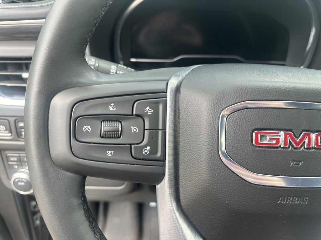 Used 2024 GMC Yukon SLT w/ SLT Luxury Package image 16