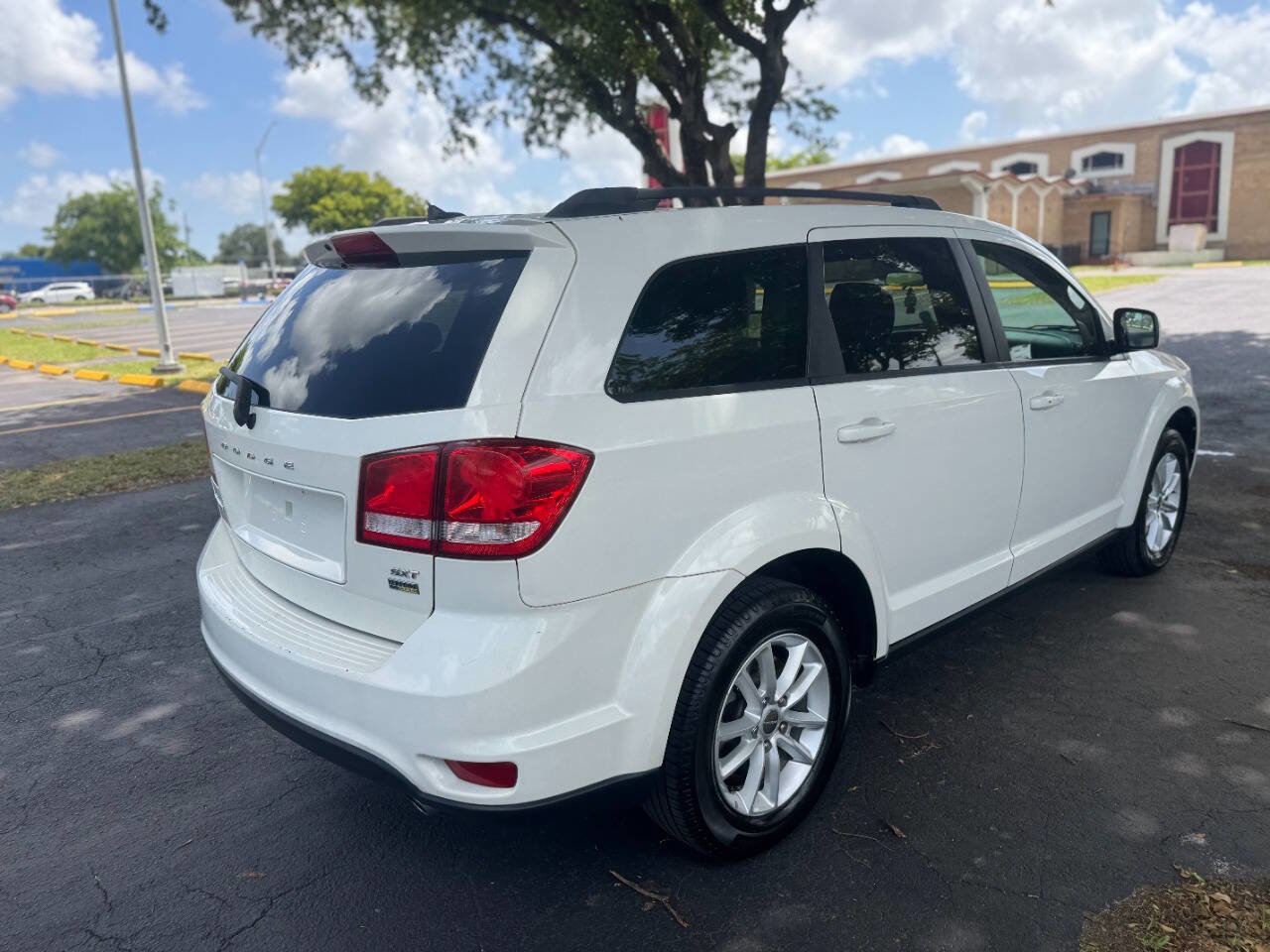 Used 2015 Dodge Journey SXT w/ Flexible Seating Group image 2