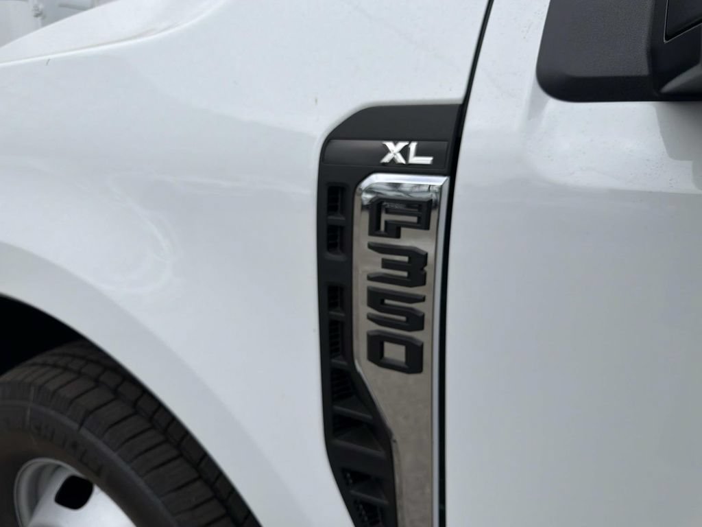 New 2026 Ford F350 XL w/ XL Chrome Package RWD image 8