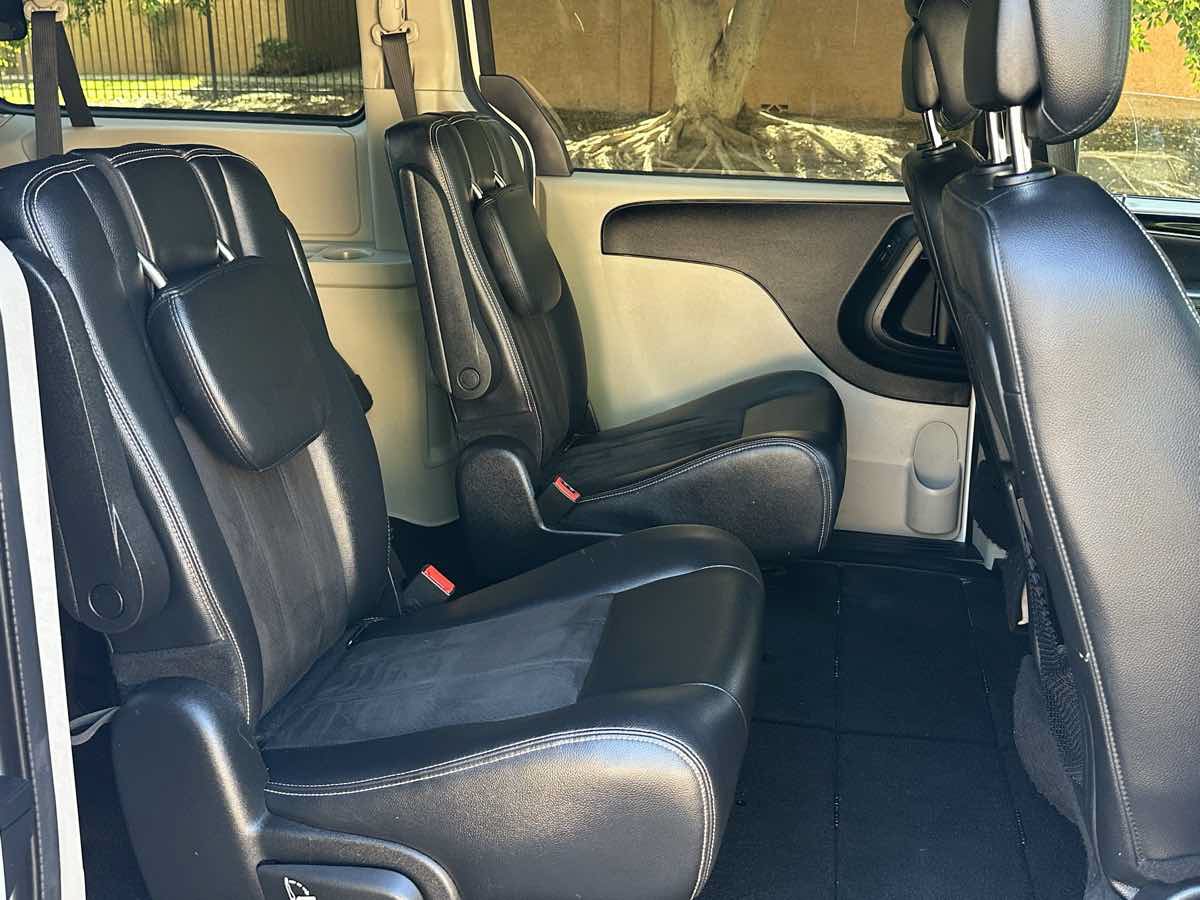 Used 2020 Dodge Grand Caravan SXT FWD image 15