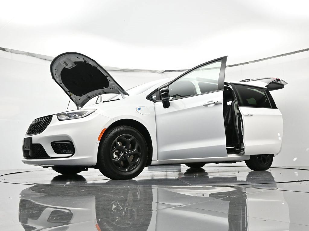 Used 2024 Chrysler Pacifica Select image 50