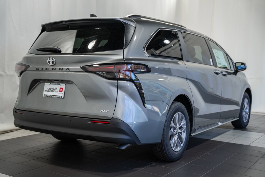 New 2026 Toyota Sienna XLE FWD image 5