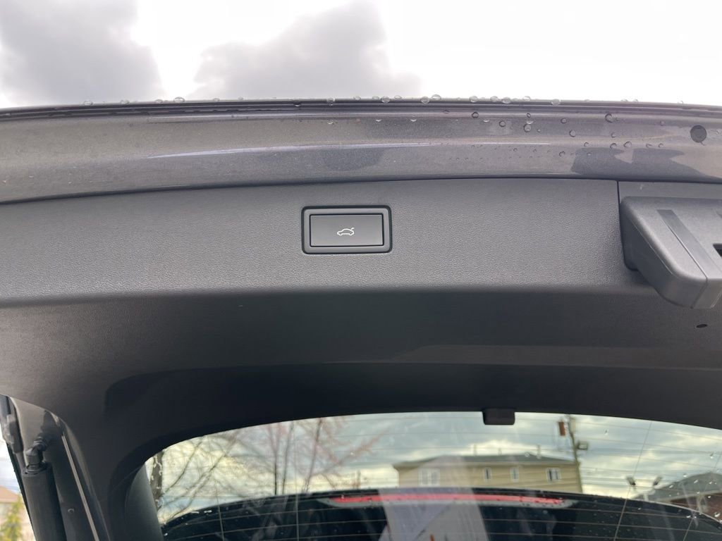 New 2026 Volkswagen Tiguan SE R-Line image 11