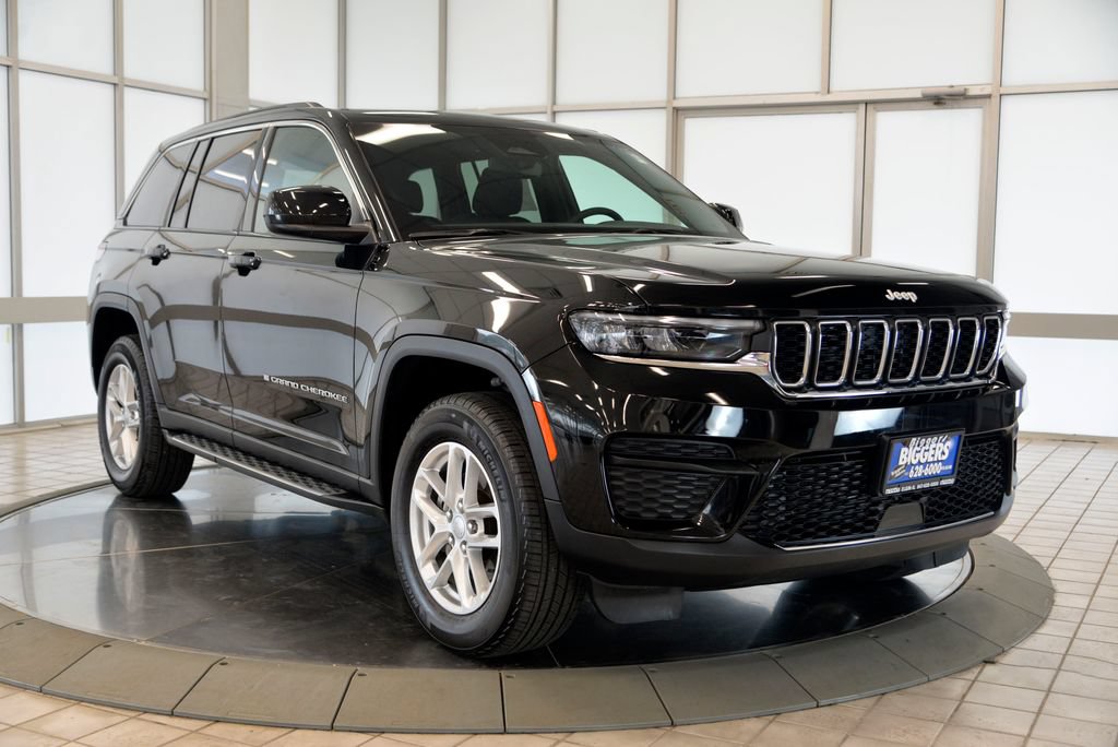 Used 2024 Jeep Grand Cherokee Laredo X AWD/4WD image 2