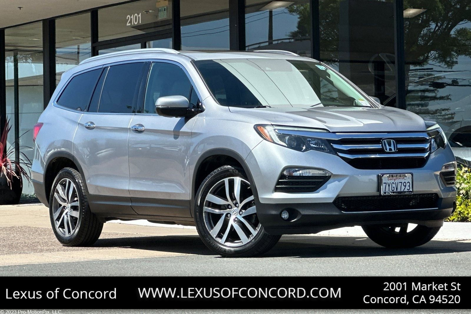 Used 2017 Honda Pilot Elite image 1