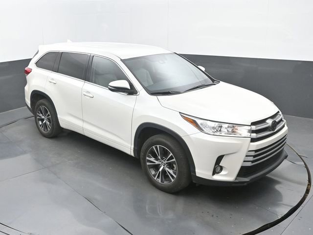 Used 2018 Toyota Highlander Plus FWD image 13