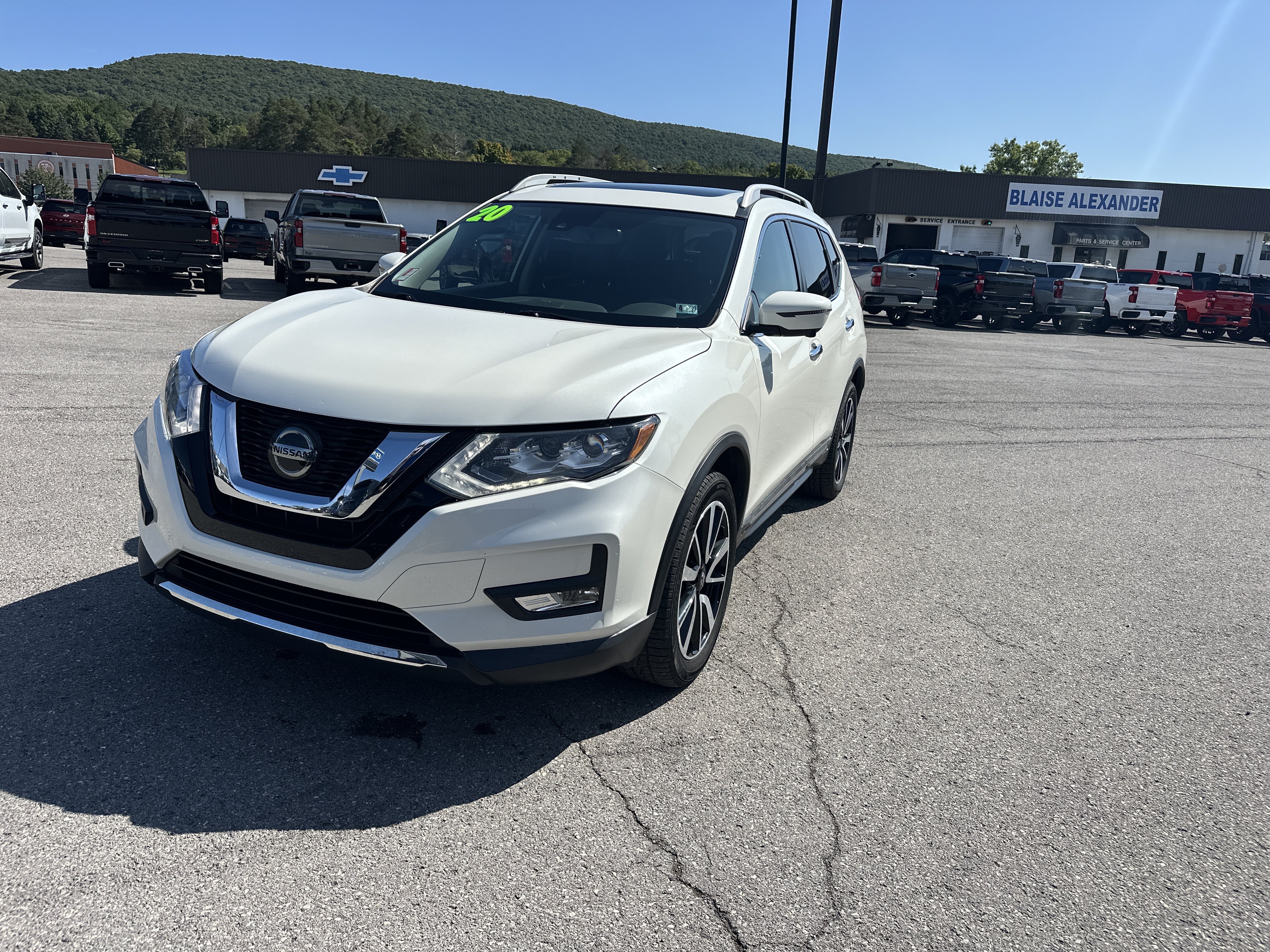 Used 2020 Nissan Rogue SL w/ Premium Package AWD/4WD image 8