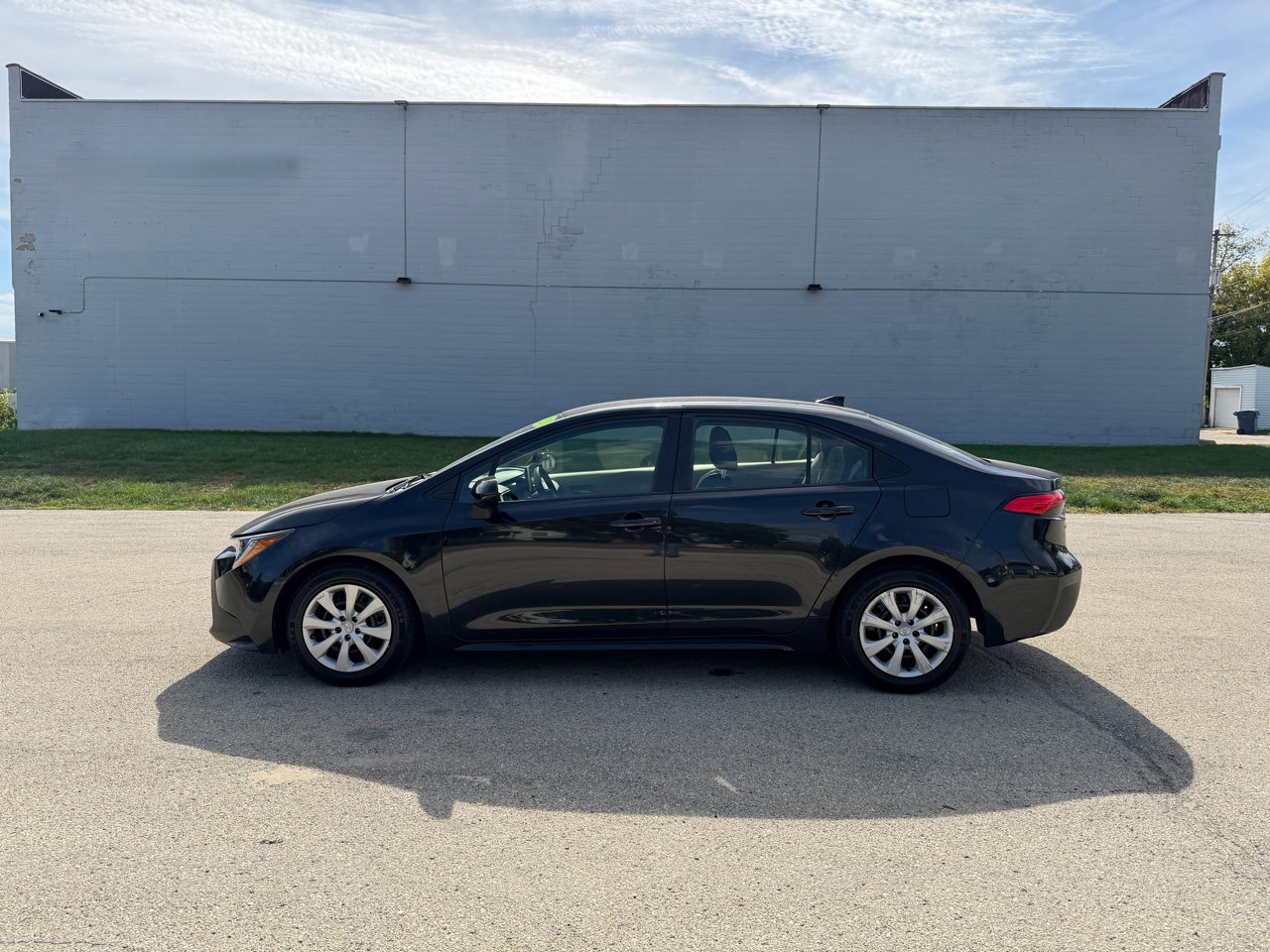 Used 2020 Toyota Corolla LE w/ Phone Cable & Charge Package image 4