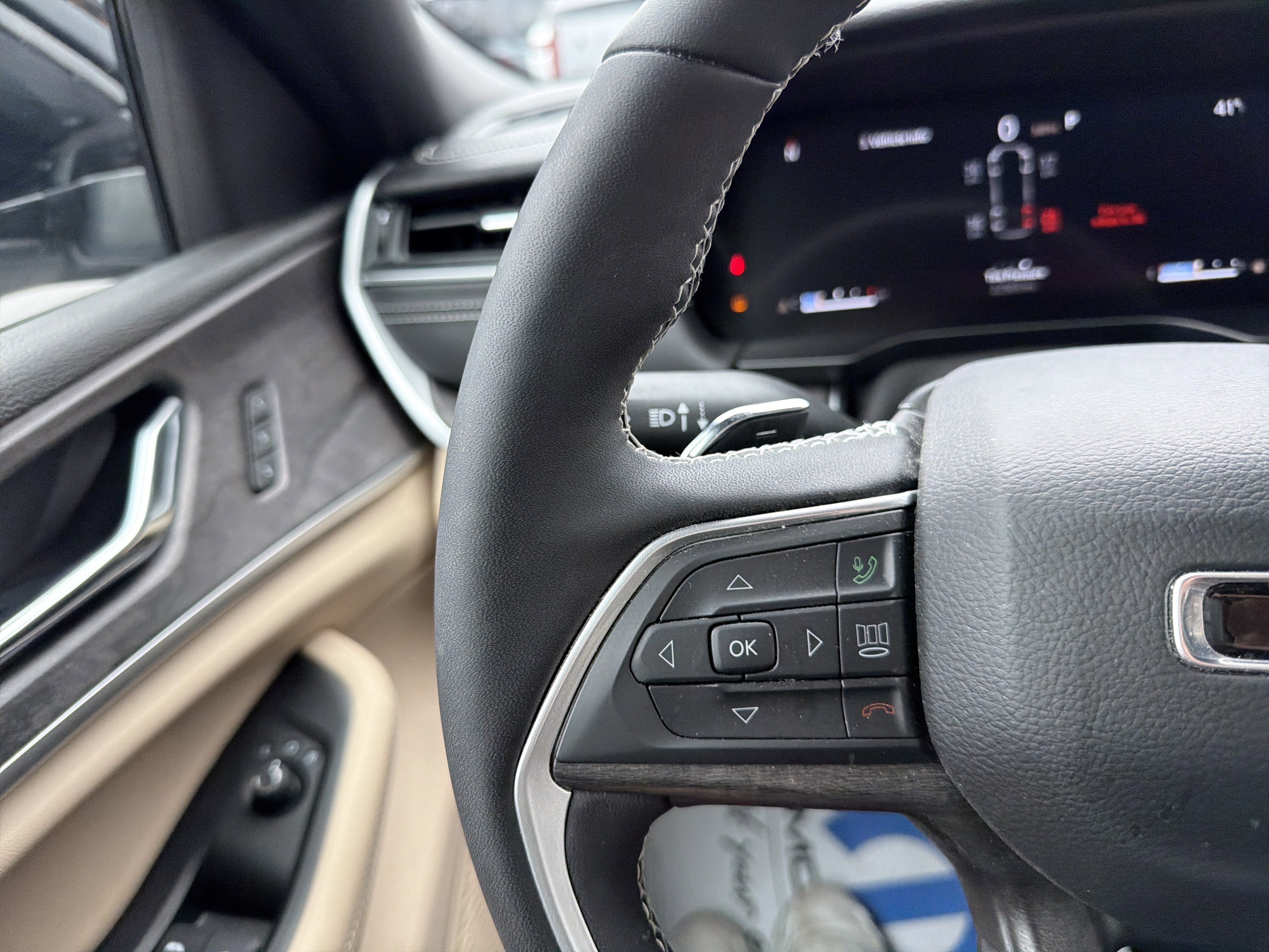 Certified 2025 Jeep Grand Cherokee L Limited w/ Luxury Tech Group II image 27