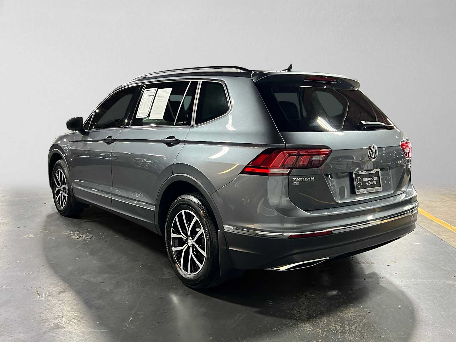Used 2021 Volkswagen Tiguan SE w/ Panoramic Sunroof Package AWD/4WD image 5