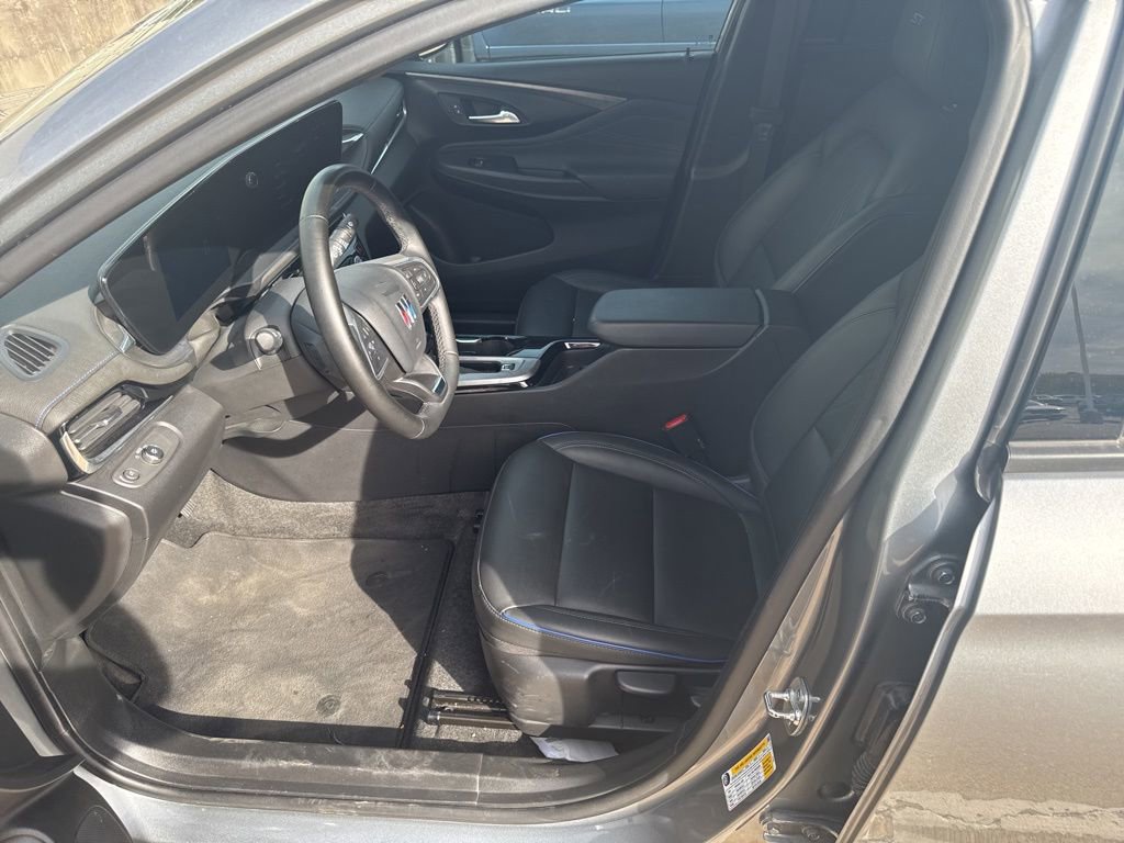 Used 2024 Buick Envista Sport Touring w/ Experience Buick Package image 11