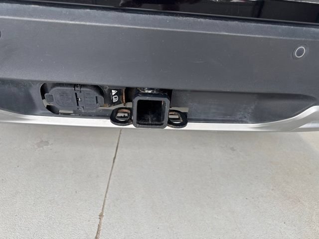 Used 2023 Ford Explorer XLT w/ Equipment Group 202A AWD/4WD image 32
