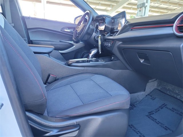 Certified 2025 Chevrolet Trax RS image 21