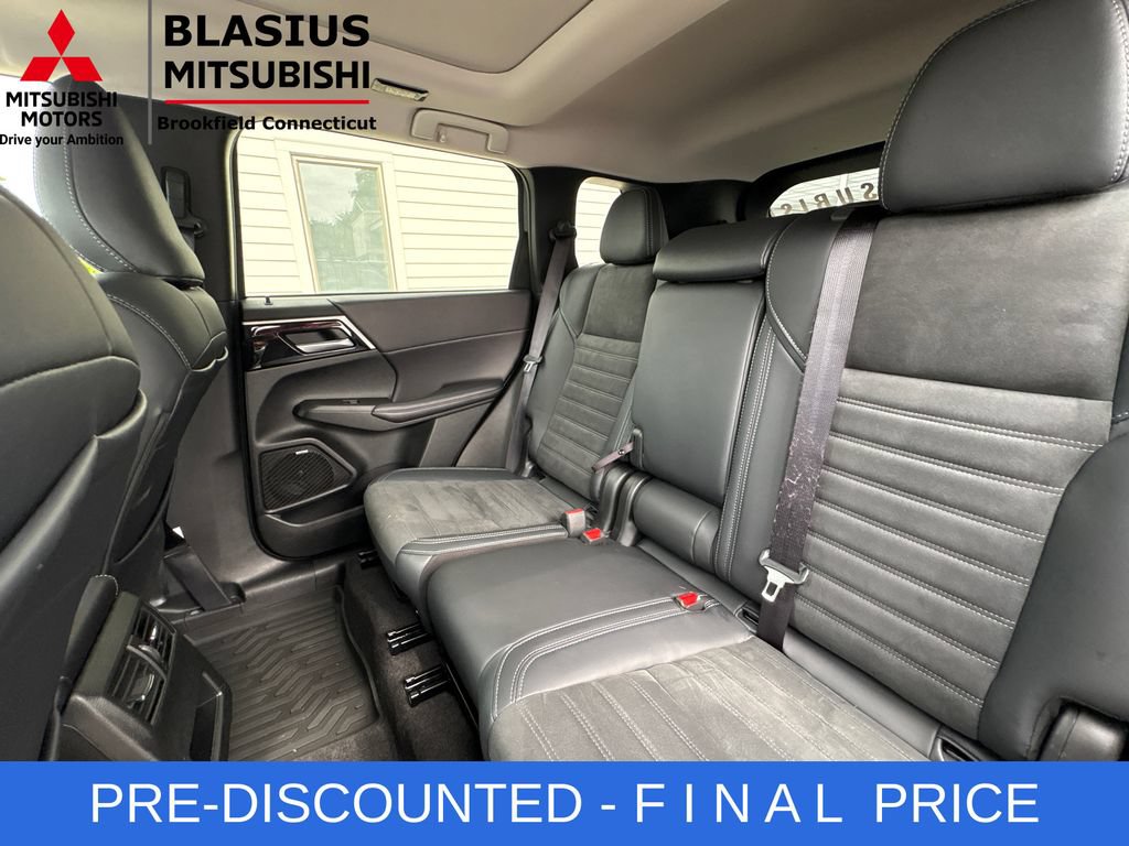 Used 2025 Mitsubishi Outlander AWD image 35