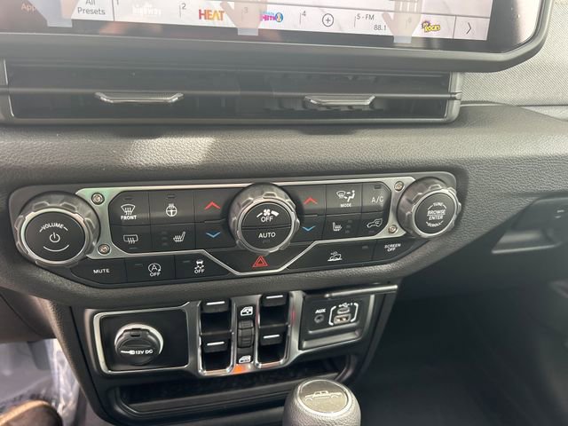 New 2025 Jeep Gladiator Sport image 27