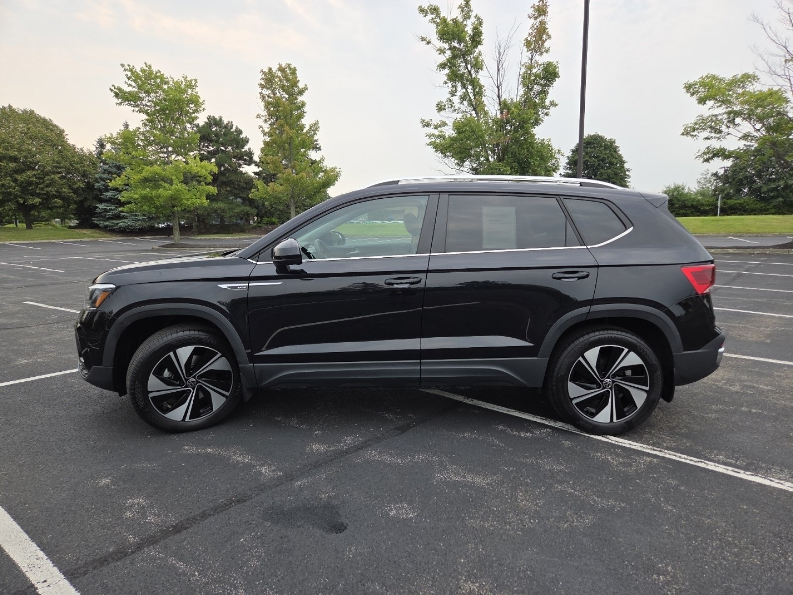 Used 2024 Volkswagen Taos SE w/ Panoramic Sunroof Package AWD/4WD image 23