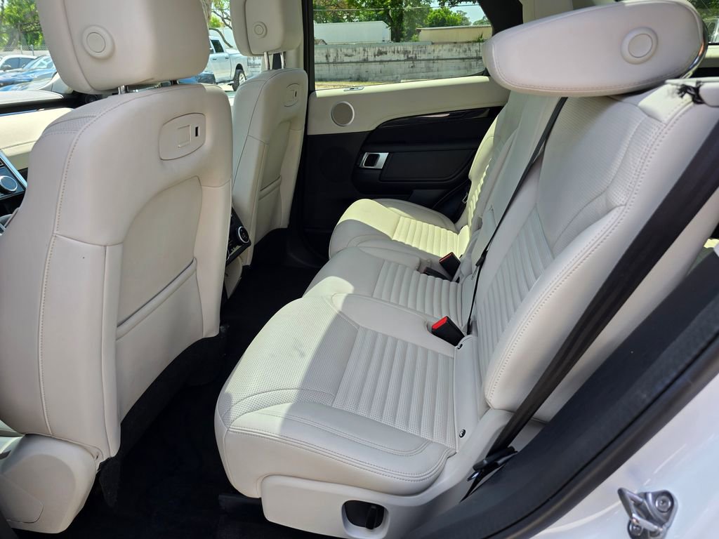 Used 2025 Land Rover Discovery S image 34