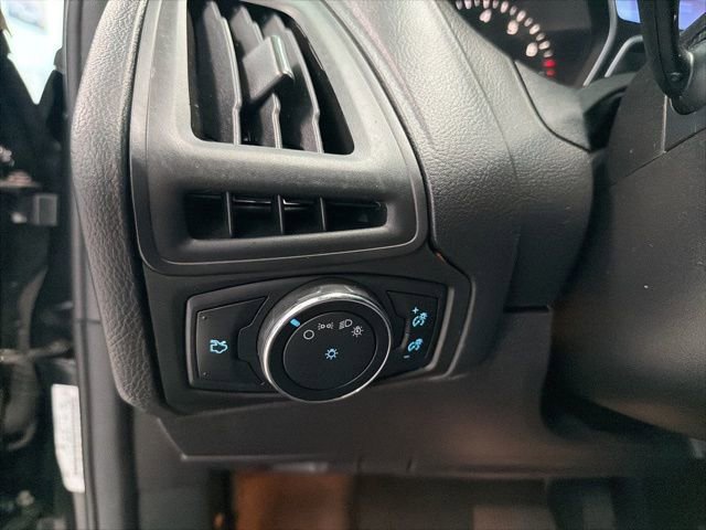 Used 2014 Ford Focus SE FWD image 16
