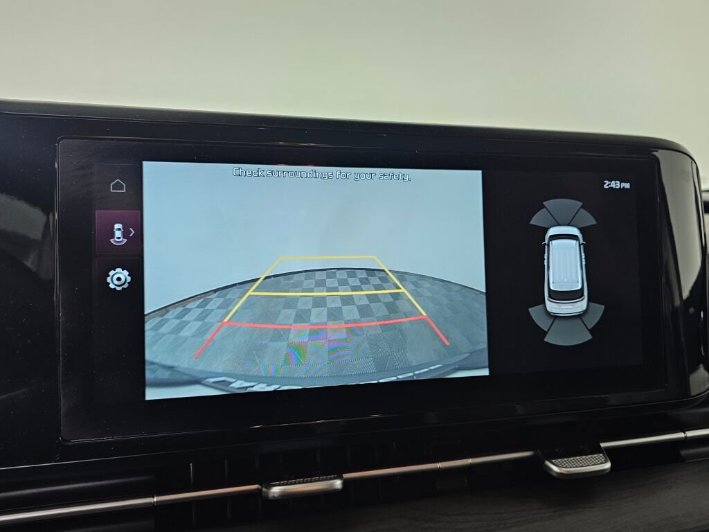 Used 2024 Kia Carnival EX image 29