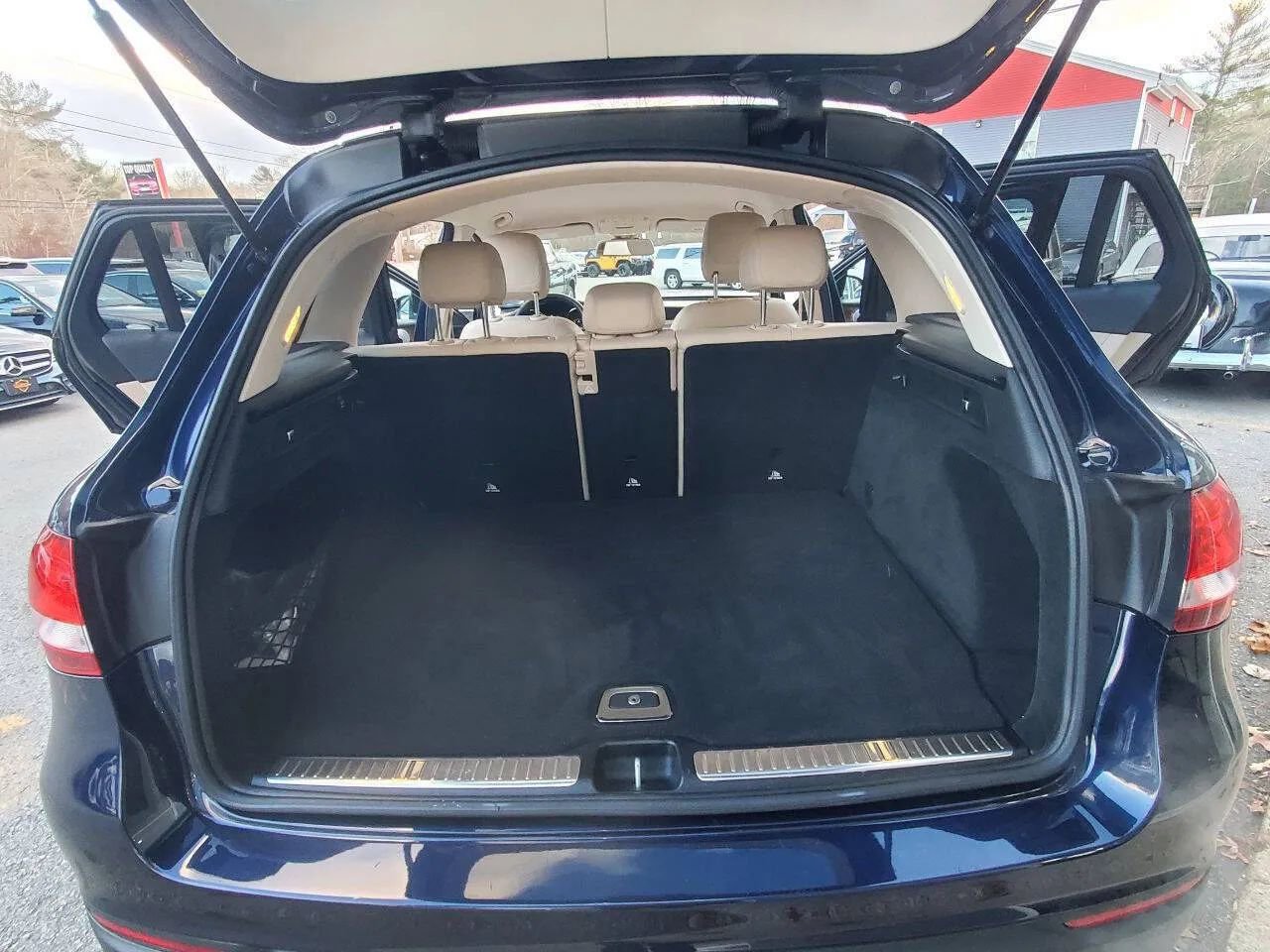 Used 2017 Mercedes-Benz GLC 300 4MATIC image 10