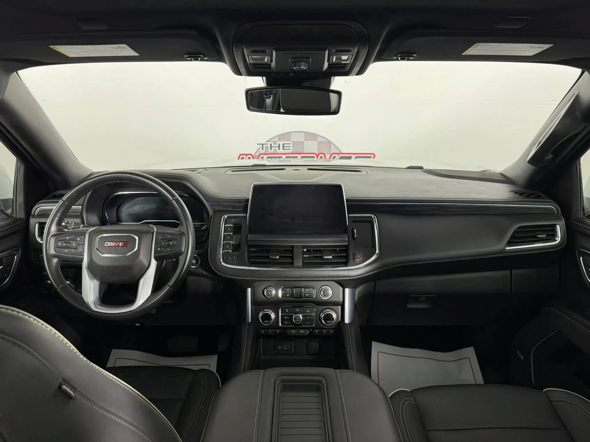 Used 2023 GMC Yukon XL SLT AWD/4WD image 11