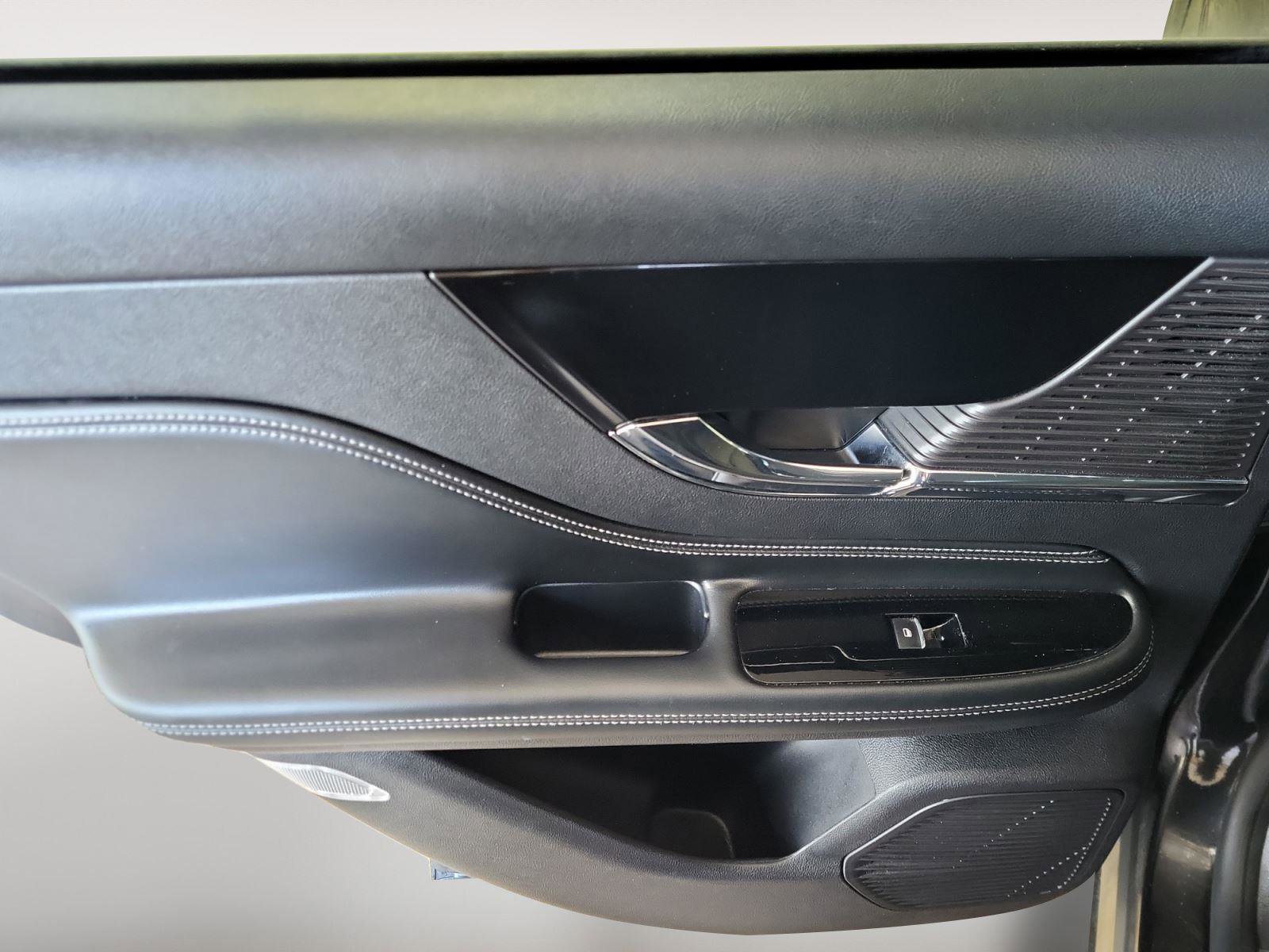 Used 2022 Lincoln Corsair Standard w/ Equipment Group 101A image 18