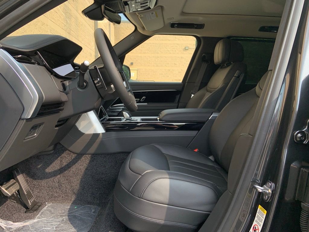 New 2025 Land Rover Range Rover SE image 11