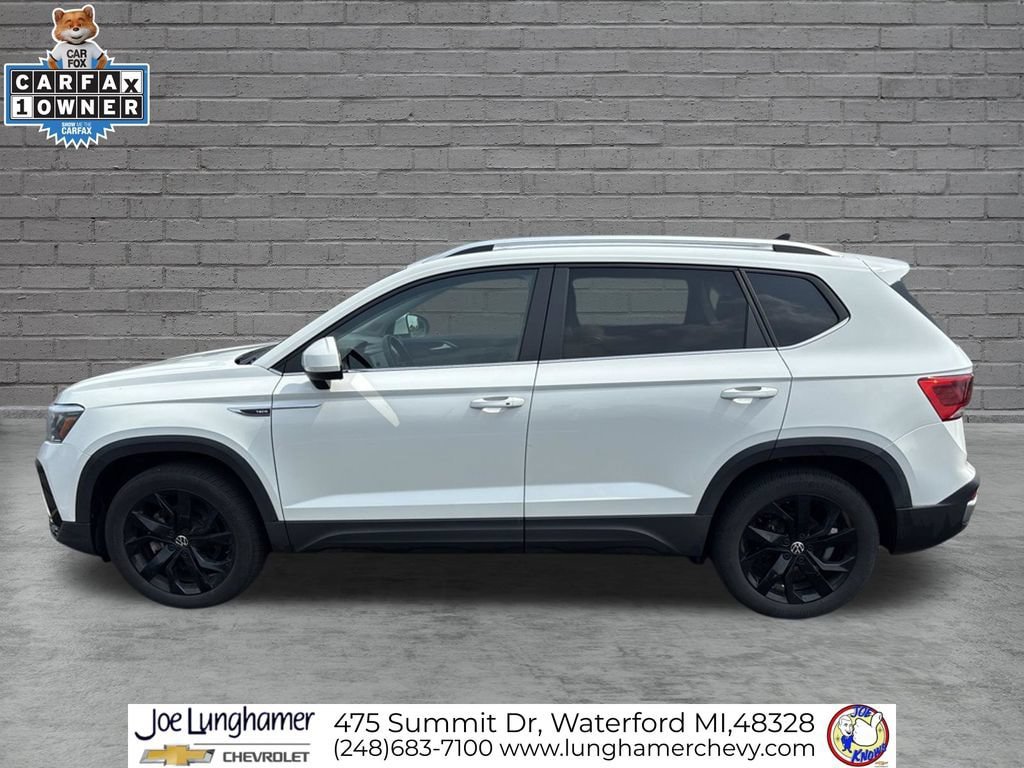 Used 2022 Volkswagen Taos SE w/ Panoramic Sunroof Package AWD/4WD image 7