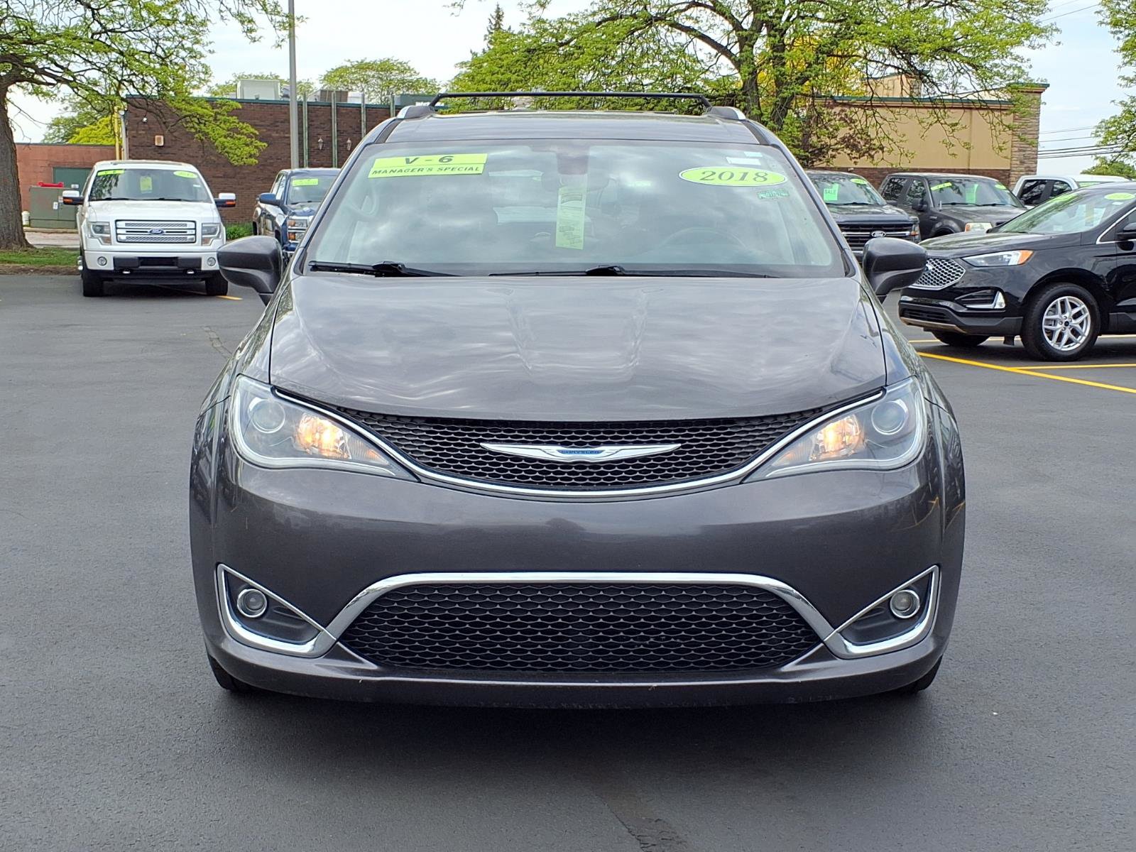 Used 2018 Chrysler Pacifica Touring-L w/ Tire & Wheel Group FWD image 26