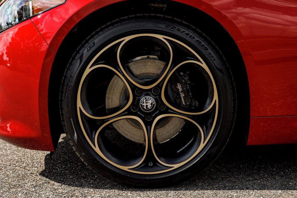 New 2025 Alfa Romeo Giulia AWD w/ Driving Assist Package image 17