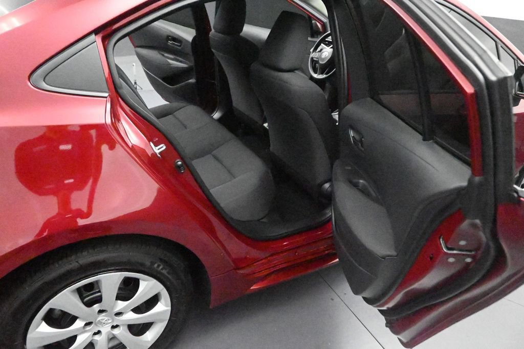 Used 2025 Toyota Corolla LE FWD image 14