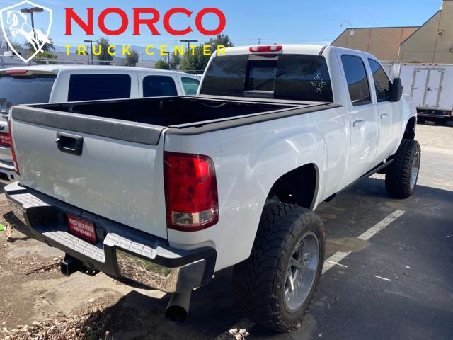 Used 2011 GMC Sierra 2500 SLT w/ Entertainment Package AWD/4WD image 3