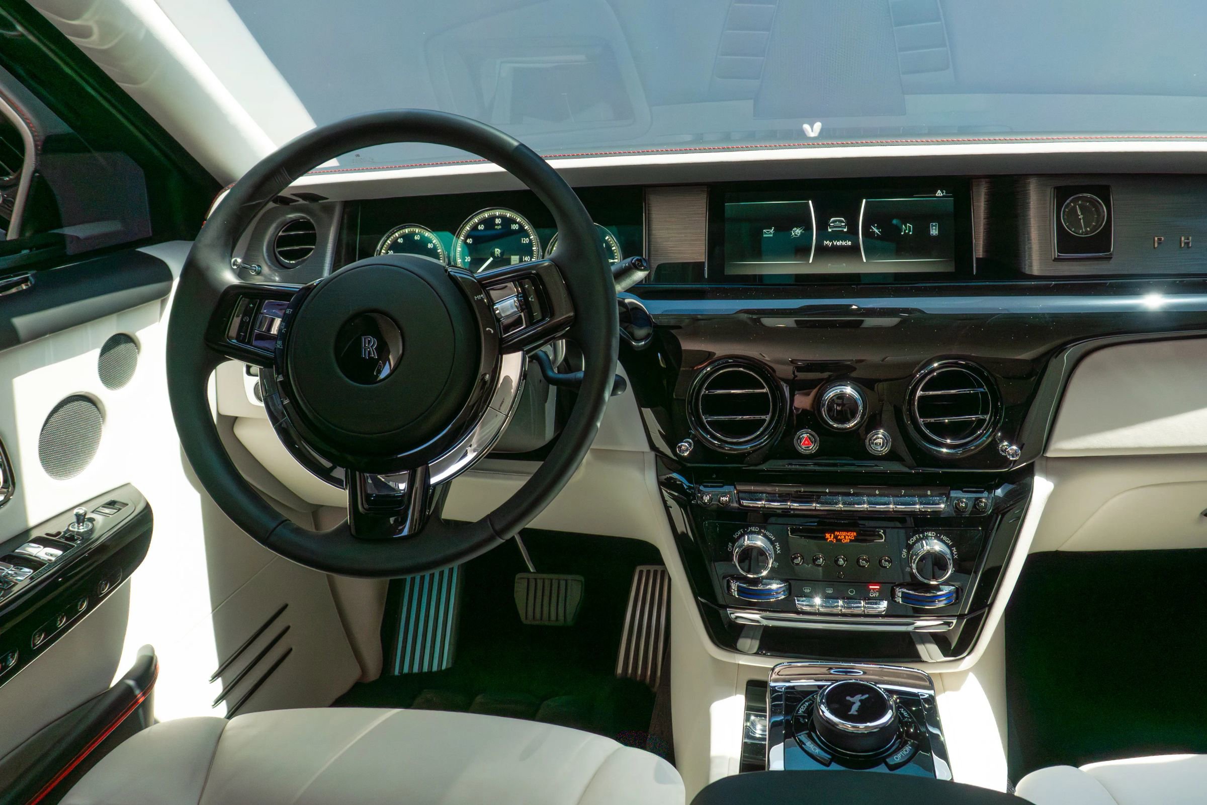 Used 2024 Rolls-Royce Phantom Sedan w/ The Phantom Package RWD image 82