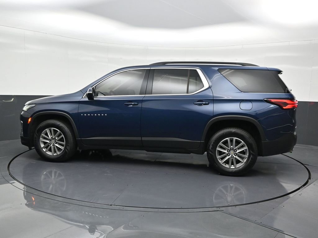 Used 2023 Chevrolet Traverse LT image 2