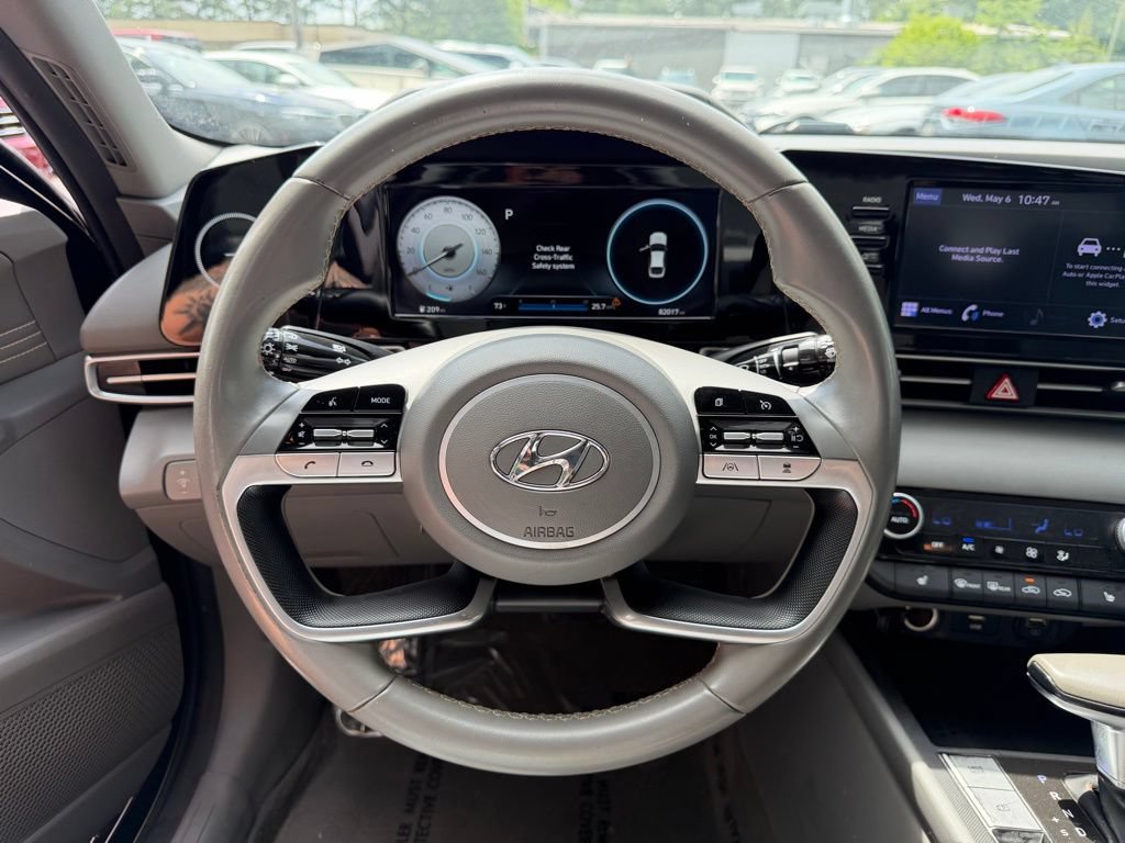 Used 2022 Hyundai Elantra SEL w/ Convenience Package FWD image 12