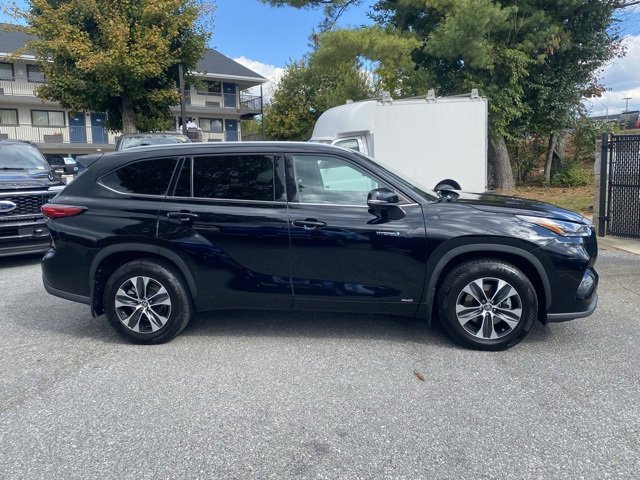 Used 2021 Toyota Highlander XLE image 9