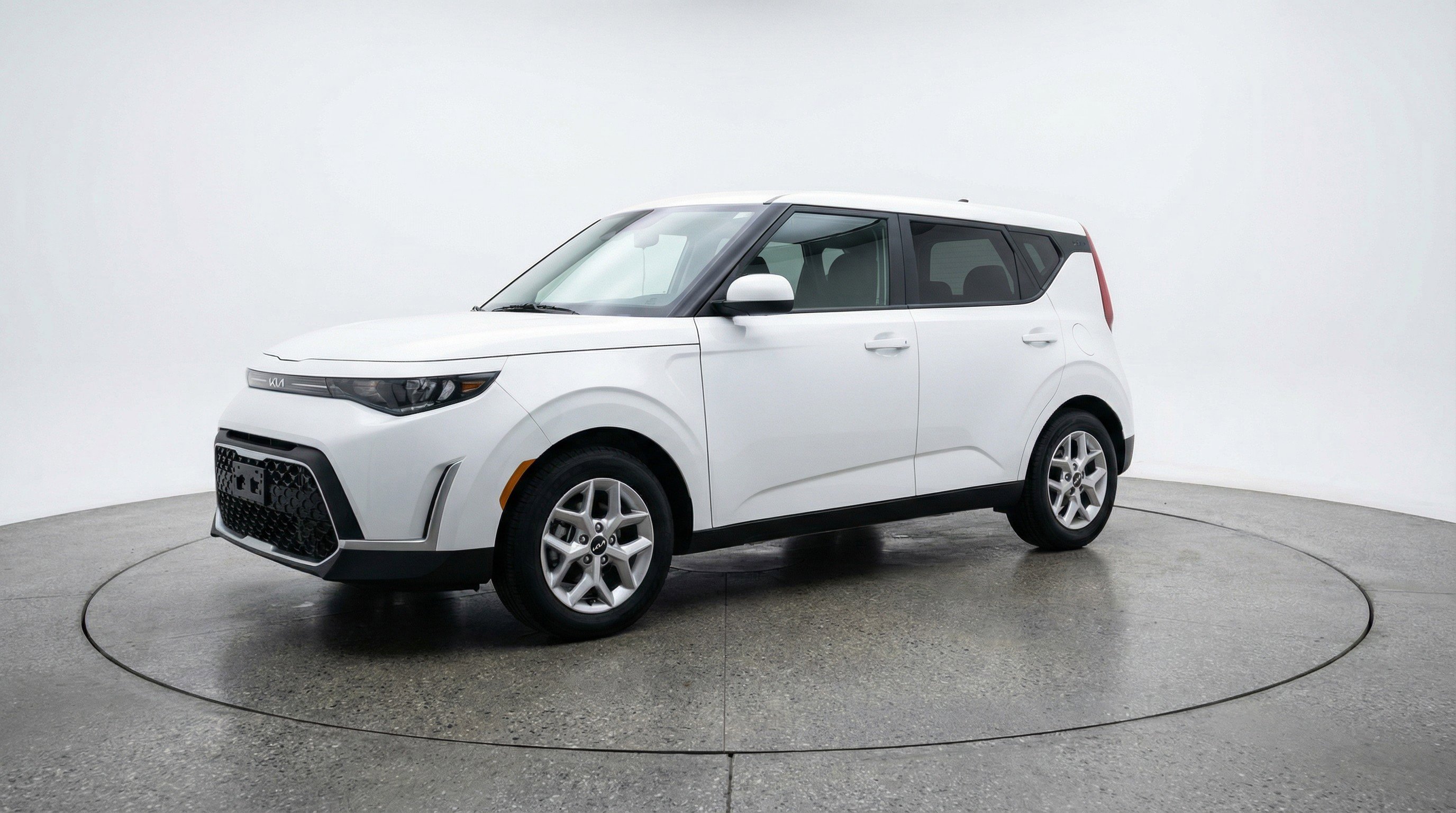Used 2025 Kia Soul LX w/ LX Technology Package image 3
