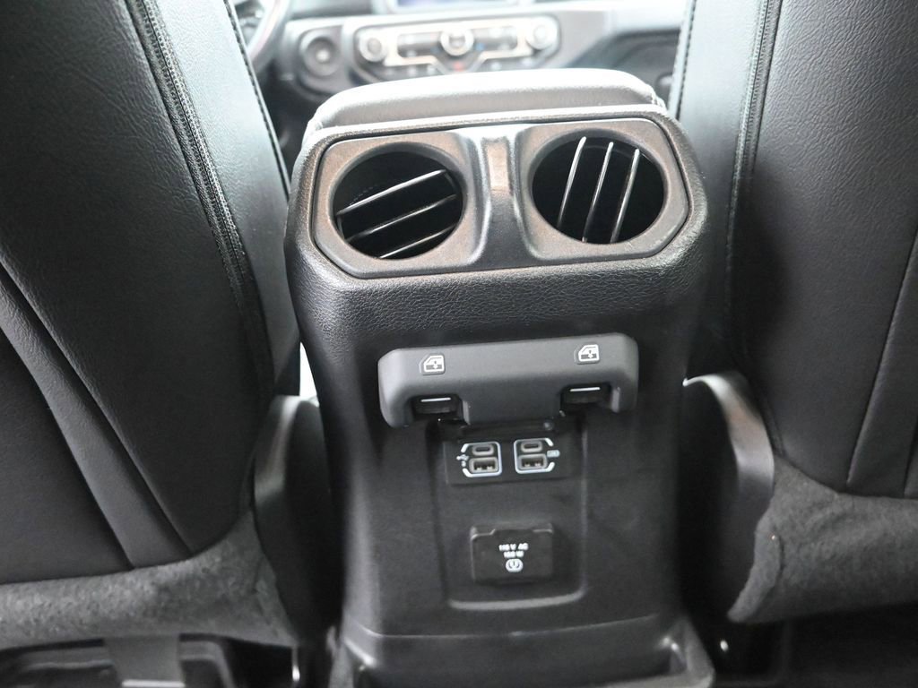 Used 2020 Jeep Wrangler Unlimited Sahara image 15