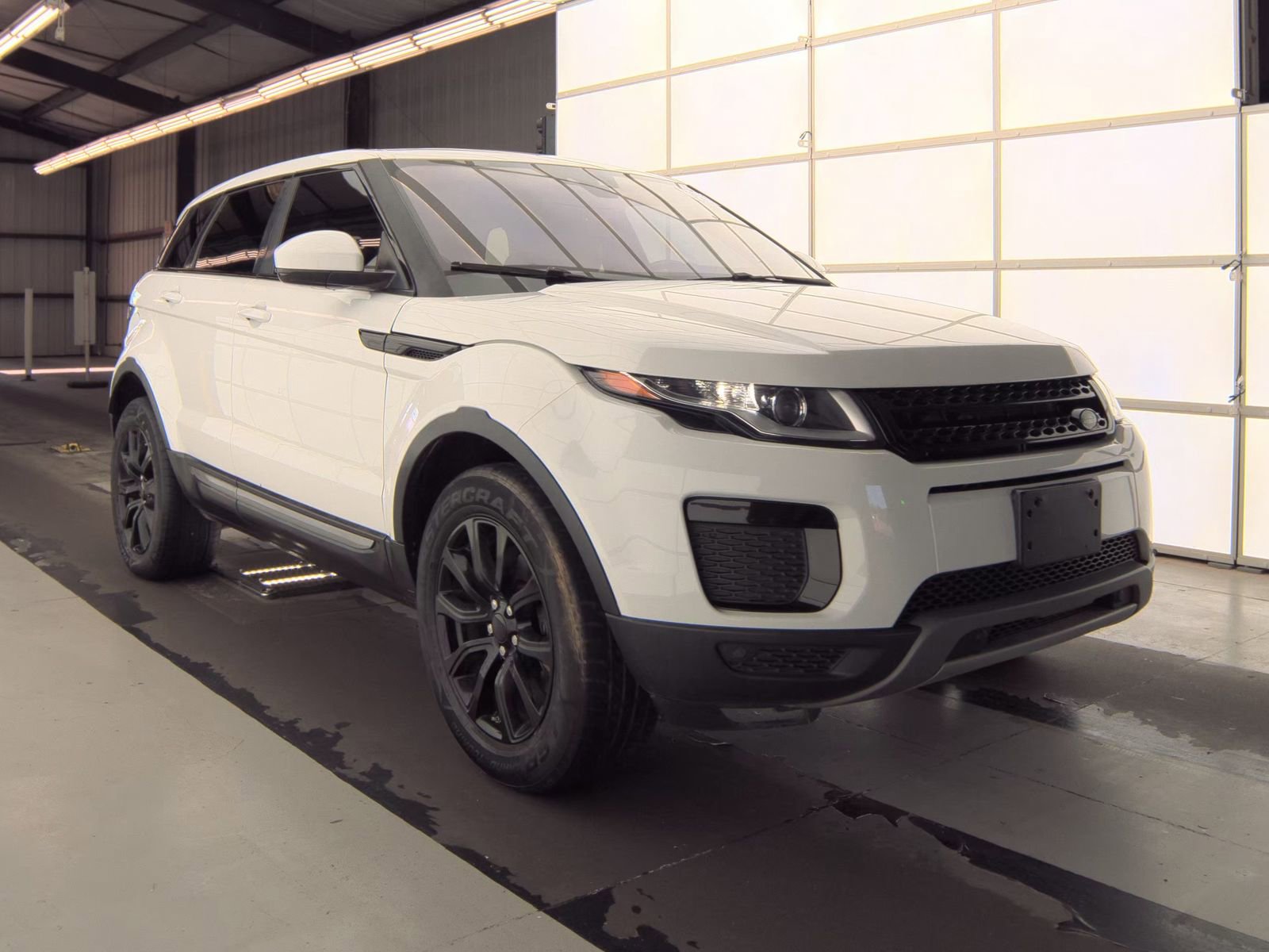Used 2019 Land Rover Range Rover Evoque SE AWD/4WD image 6
