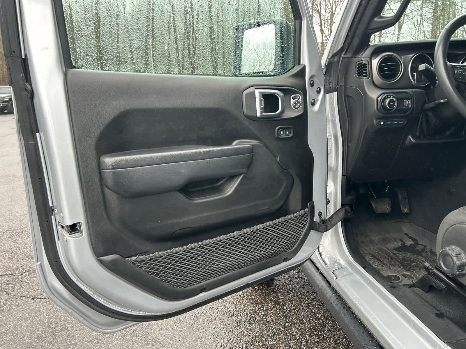 Used 2023 Jeep Wrangler Unlimited w/ Cold Weather Group AWD/4WD image 18